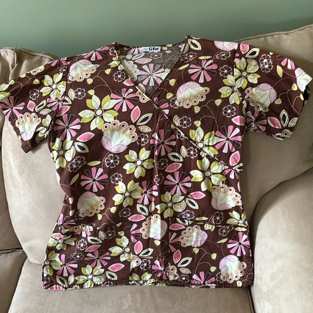 Life scrub top size small
